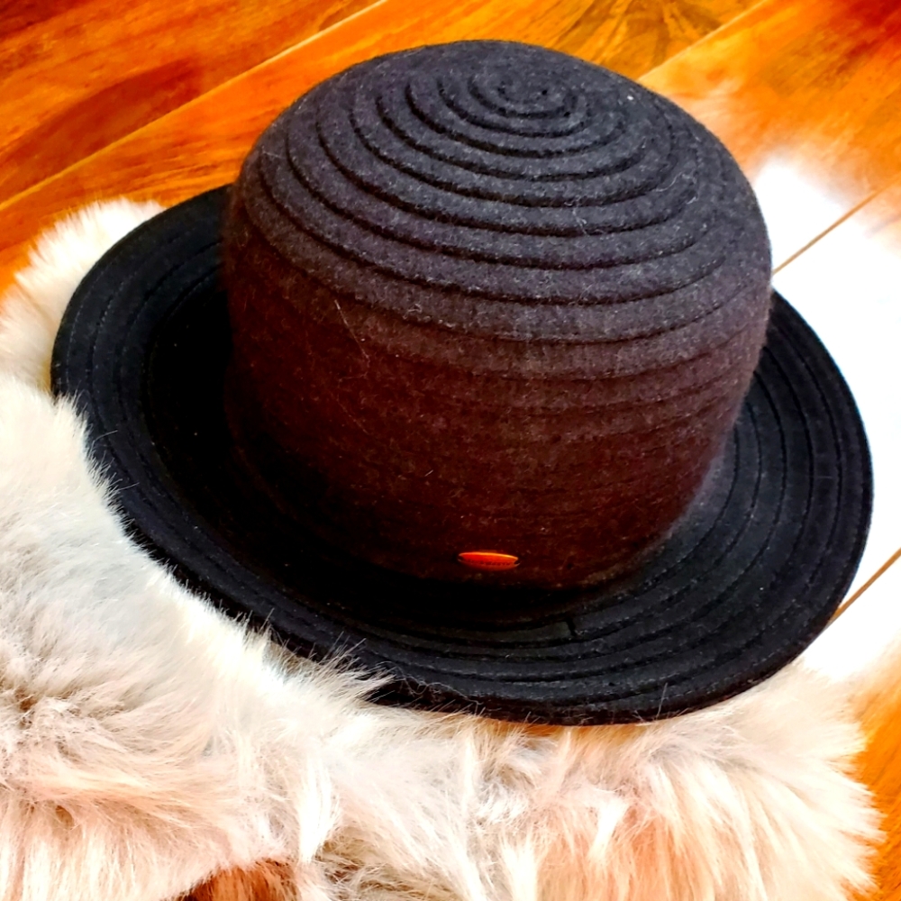 LIZ CLAIBORNE 100% Wool Bucket Hat *NWT)